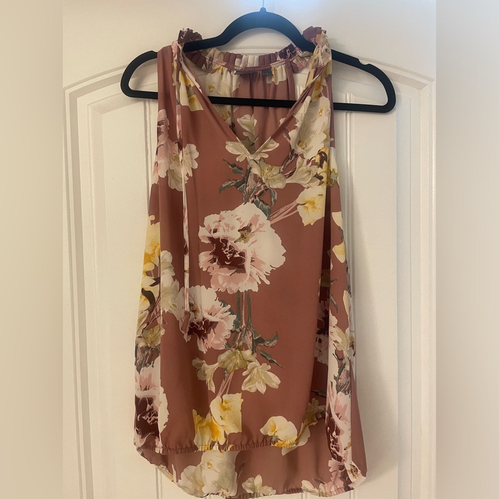 Blouse halter sleeve less flowered